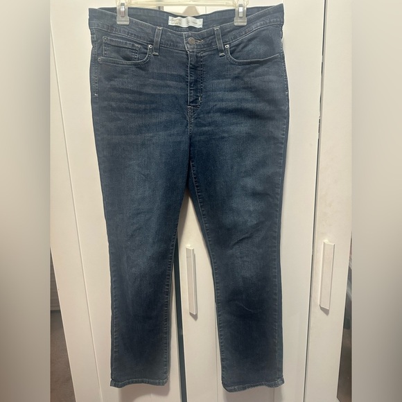Levi's Signature Gold Totally Shaping Straight Jeans Size 32 Inseam 27” - Picture 2 of 8